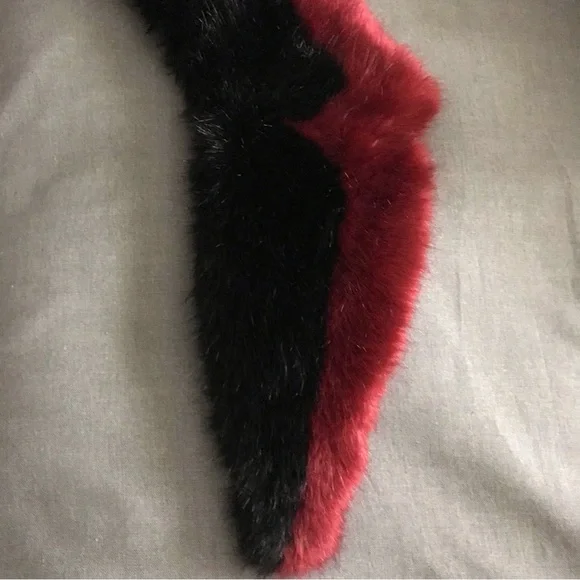 Elegant Black and Red Faux Fur Collar - Picture 6 of 9